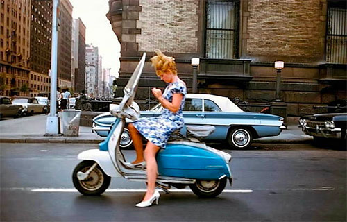 foto Joel Meyerowitz ragazza scooter New York