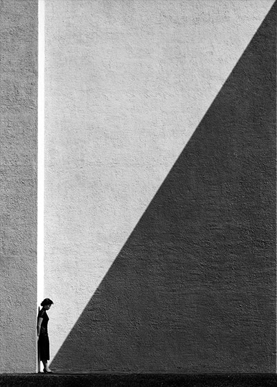 fotografia Fan Ho Approaching Shadow