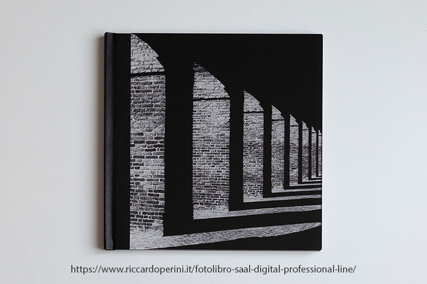 Copertina metacrilato e pelle nera fotolibro Riccardo Perini Saal Digital