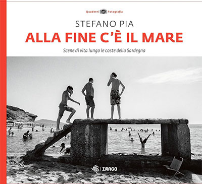 libro fotografico Stefano Pia Alla fine c'è il mare Scene di vita lungo le coste della Sardegna